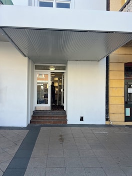 The Lodge Cooma,,2 star