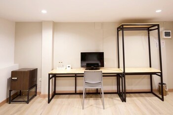 Little Rooms,,2 star