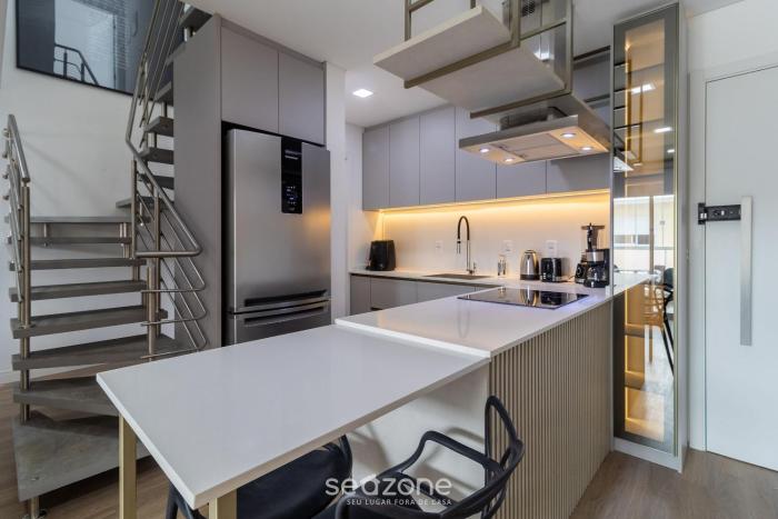 modern apt with pool and hot tub rhl0305