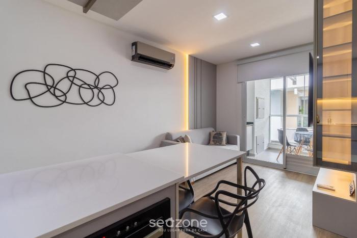 modern apt with pool and hot tub rhl0305
