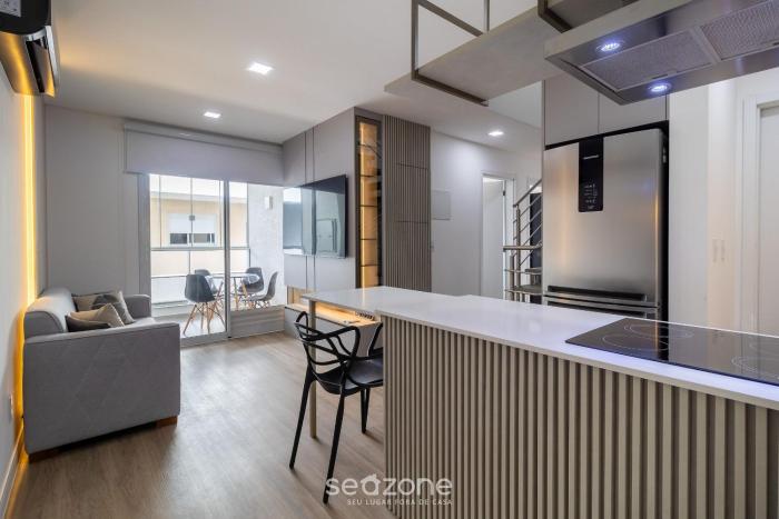 modern apt with pool and hot tub rhl0305