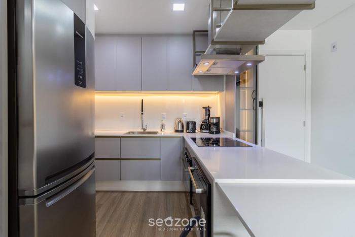modern apt with pool and hot tub rhl0305