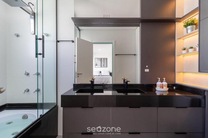 modern apt with pool and hot tub rhl0305