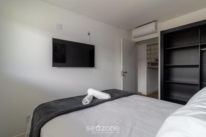 modern apt with pool and hot tub rhl0305