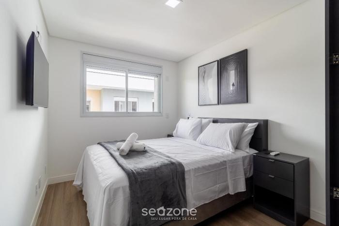 modern apt with pool and hot tub rhl0305