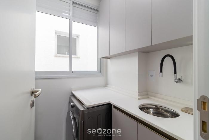 modern apt with pool and hot tub rhl0305