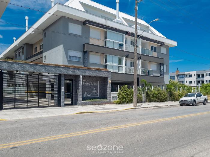 modern apt with pool and hot tub rhl0305