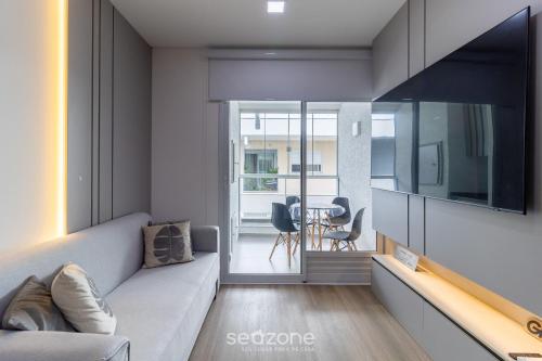 modern apt with pool and hot tub rhl0305