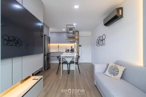 modern apt with pool and hot tub rhl0305