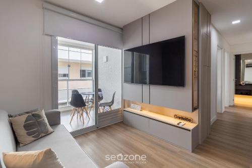 modern apt with pool and hot tub rhl0305