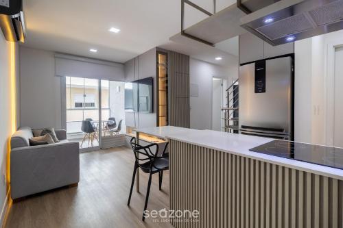 modern apt with pool and hot tub rhl0305