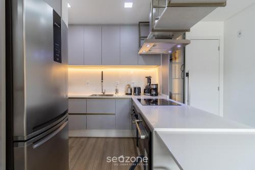 modern apt with pool and hot tub rhl0305