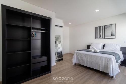modern apt with pool and hot tub rhl0305