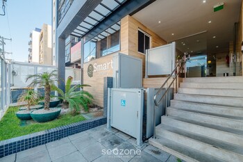 condo w pool and gym 70 m from the beach sma