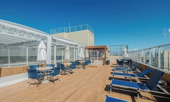 condo w pool and gym 70 m from the beach sma