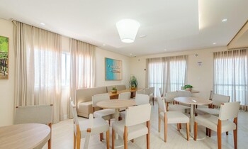 condo w pool and gym 70 m from the beach sma