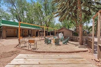 timber lodge cabin 11