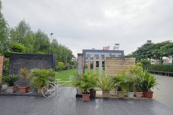 aceotel resort 7th cloud indore