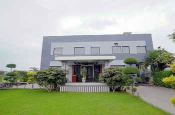 aceotel resort 7th cloud indore