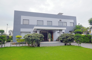 aceotel resort 7th cloud indore