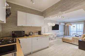 Grand Stay Apartment In Rehab City,,4 star