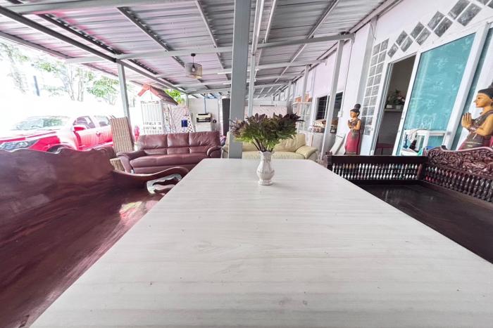 sunshiny bb hostel near punnavithi bts station