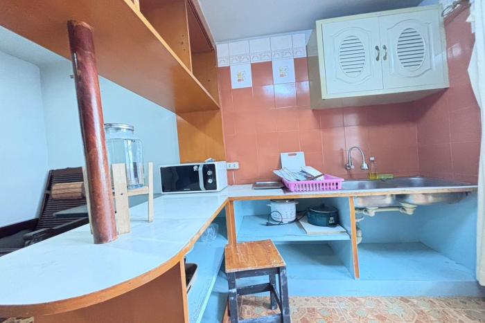 sunshiny bb hostel near punnavithi bts station