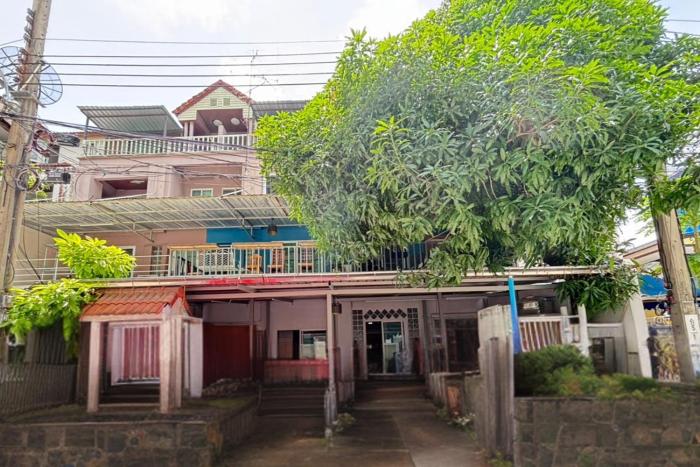 sunshiny bb hostel near punnavithi bts station