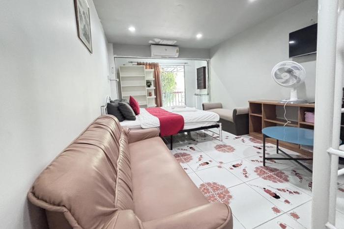 sunshiny bb hostel near punnavithi bts station