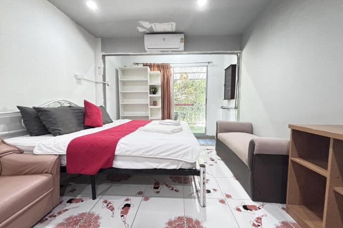 sunshiny bb hostel near punnavithi bts station