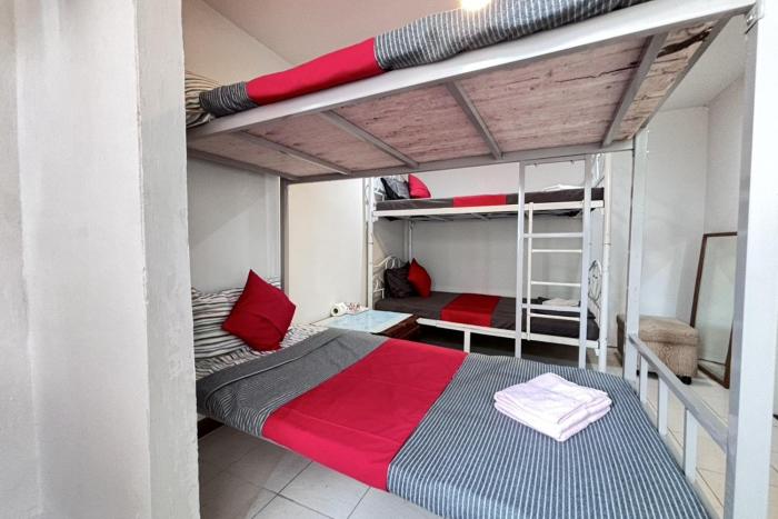 sunshiny bb hostel near punnavithi bts station