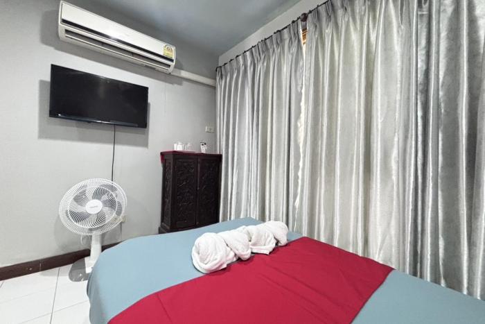 sunshiny bb hostel near punnavithi bts station
