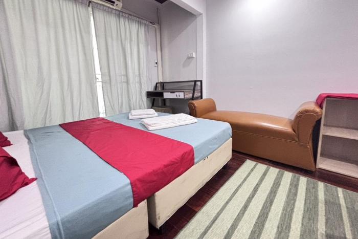 sunshiny bb hostel near punnavithi bts station