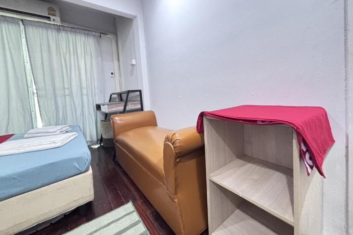 sunshiny bb hostel near punnavithi bts station
