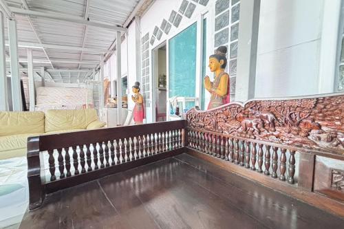 sunshiny bb hostel near punnavithi bts station