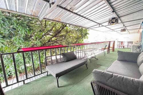 sunshiny bb hostel near punnavithi bts station