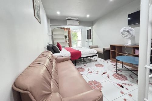 sunshiny bb hostel near punnavithi bts station