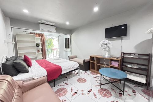 sunshiny bb hostel near punnavithi bts station