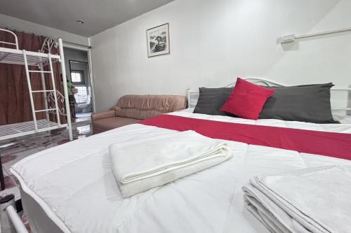 sunshiny bb hostel near punnavithi bts station