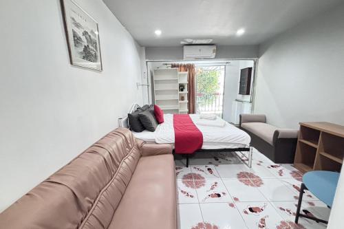 sunshiny bb hostel near punnavithi bts station