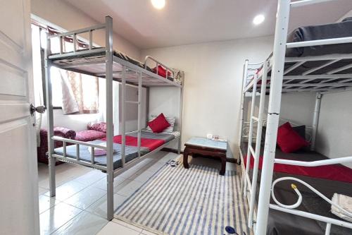 sunshiny bb hostel near punnavithi bts station