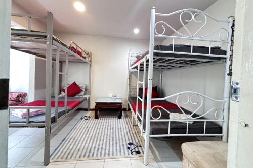 sunshiny bb hostel near punnavithi bts station