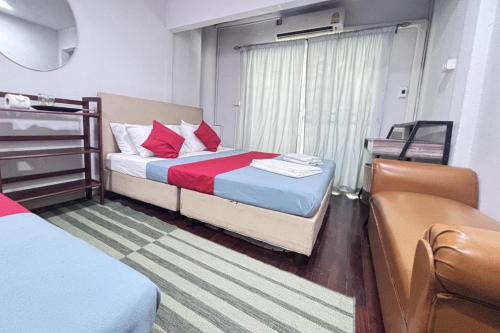 sunshiny bb hostel near punnavithi bts station