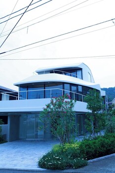 Lili Villa Hayama,,3 star