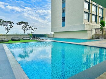 paradigm residence by stayrene