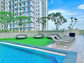 paradigm residence by stayrene