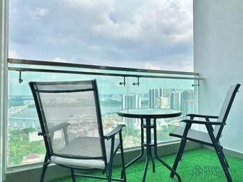 Paragon Suites Ciq By Stayrene,,3 star