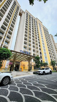 aura apartment
