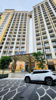 aura apartment