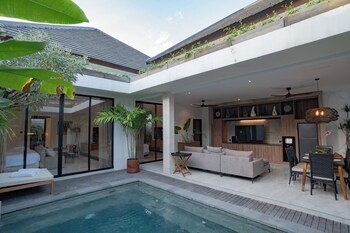 Deo Villa Seminyak,,4 star